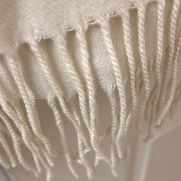 Love and Lore oversized scarf - Picture 4 of 4